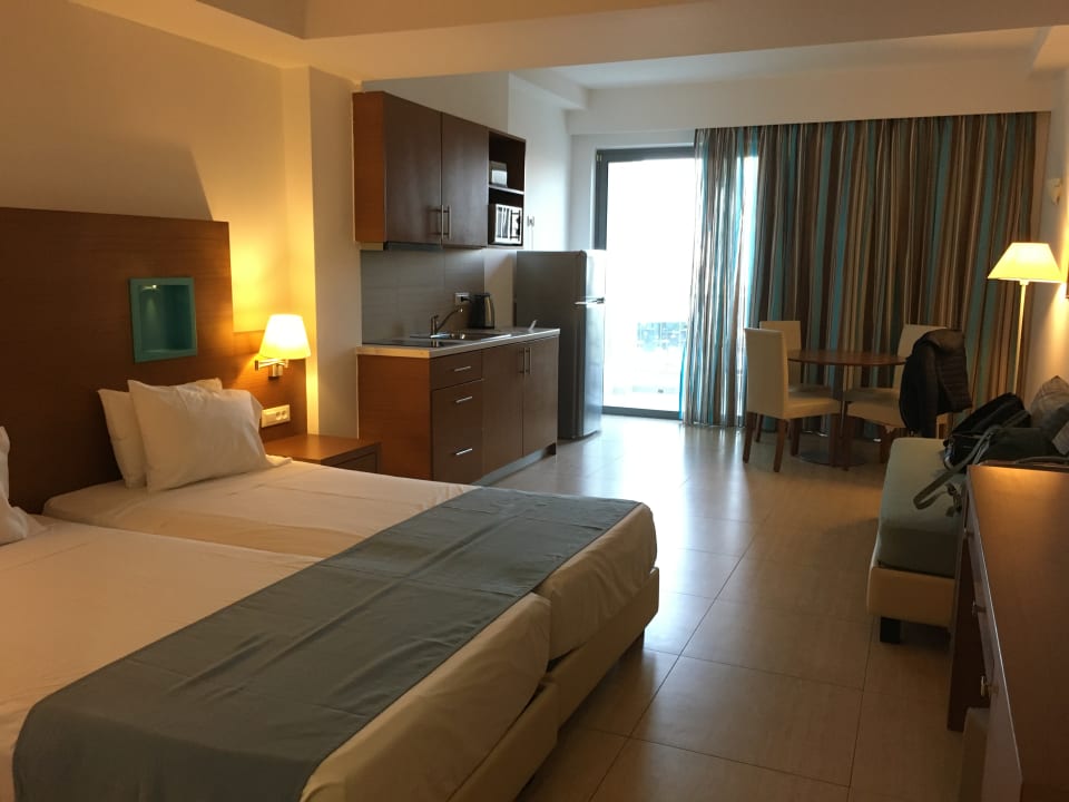 Zimmer Asterias Beach Resort