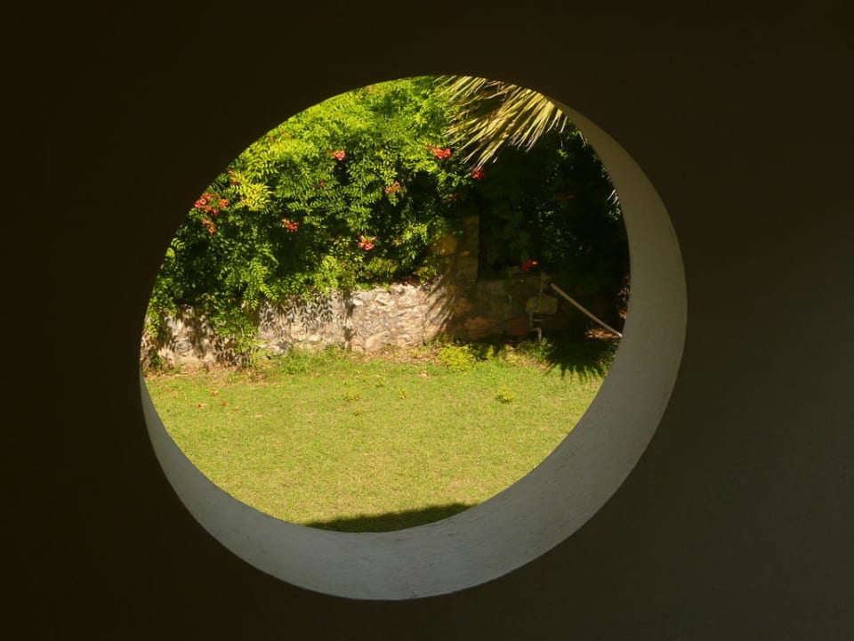 Blick ins Grüne Hotel Rebin Beach