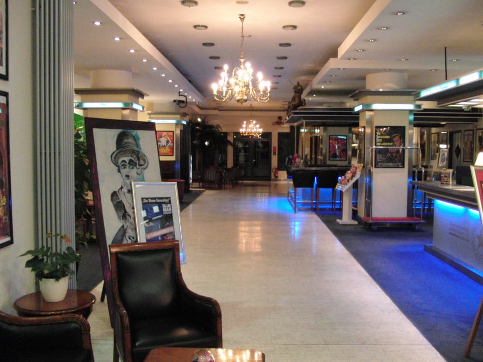 Eingang / Rezeption Hollywood Media Hotel