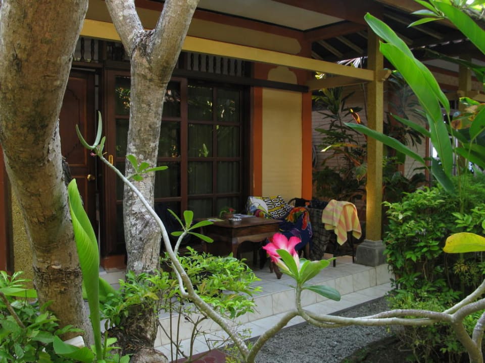 Außenansicht Hotel Puri Oka