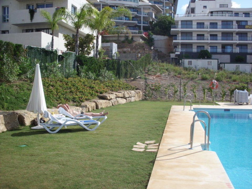 Pool m.Liegewiese Apartments Cala Lucia
