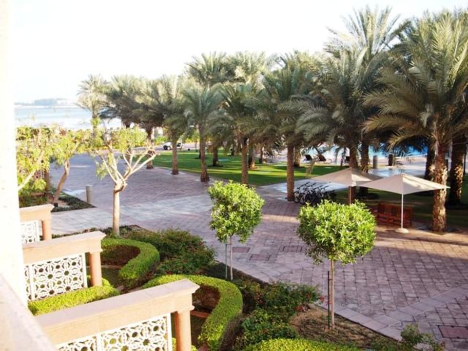 Ausblick in Garten Emirates Palace Mandarin Oriental