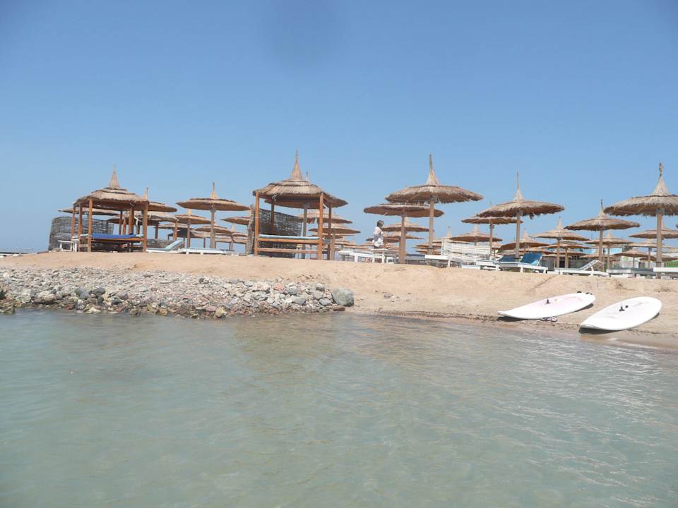 Ausblick vom Meer zum Strand Pickalbatros Alf Leila Wa Leila Resort - Neverland Hurghada