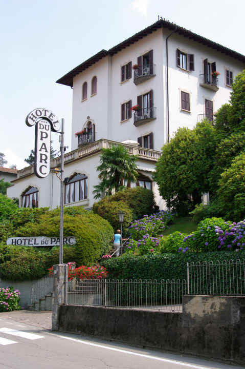 Von der Strasse aus gesehen Hotel Du Parc