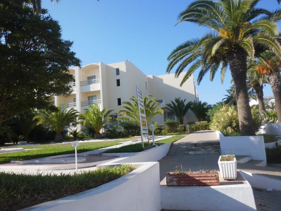 Weg zu den Nebengebäuden Omar Khayam Resort & Aquapark