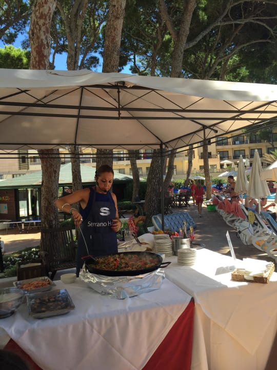Gratis Paella zum Mittagessen Hotel & Spa S'Entrador Playa
