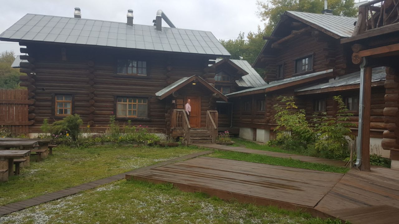 Außenansicht Etnokompleks Bobrovaja Dolina