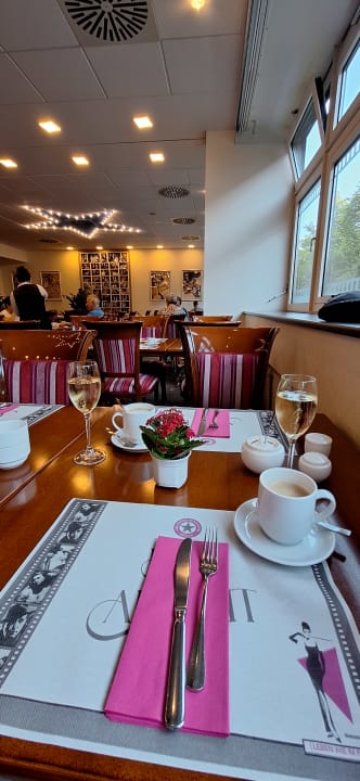 Gastro Hollywood Media Hotel