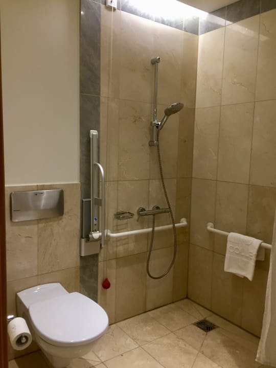 Behindertengerechte Dusche Zimmer 214 NH Collection Berlin Mitte Friedrichstrasse