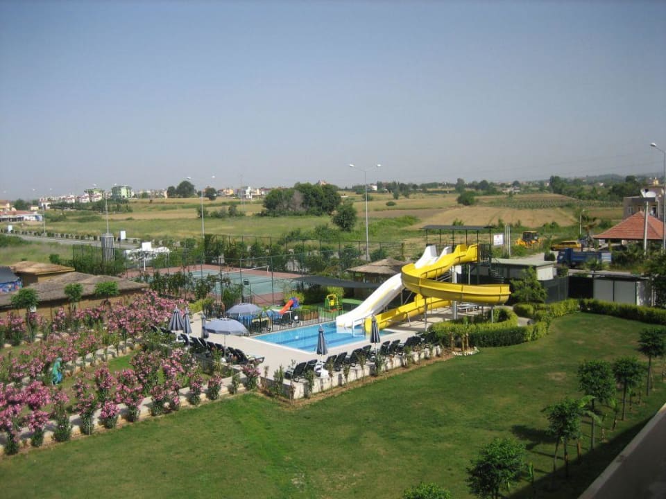 Kleine Poolanlage mit Rutsche Can Garden Resort