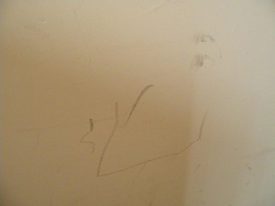 Zimmerwand Enki Hotel