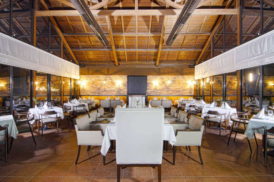 Luna Pienna - Italian A La Carte Restaurant Trendy Lara