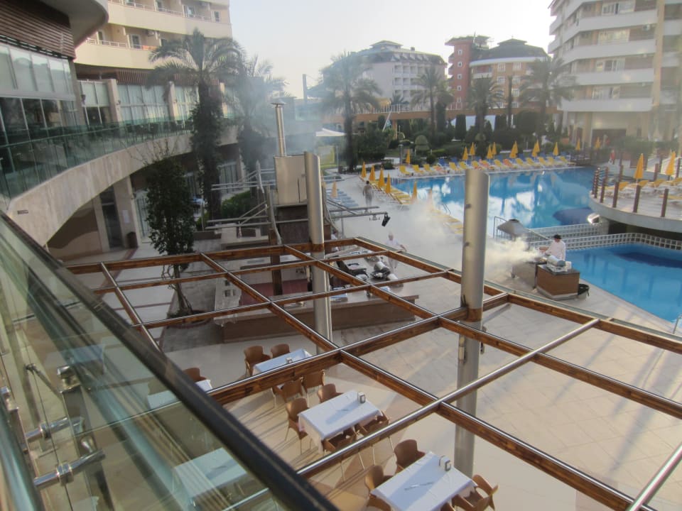 Grillen beim Abendbüffet Alaiye Resort & Spa