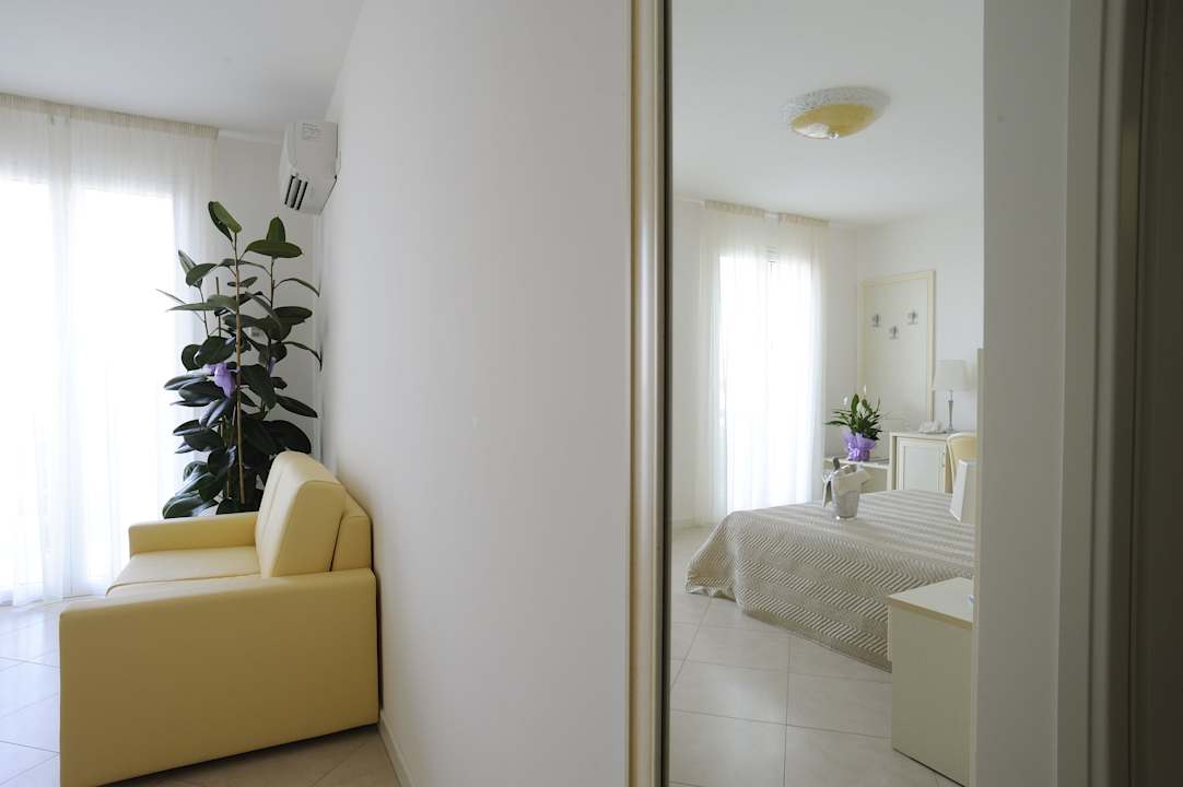 Residence Smeraldo Riccione vacanza holiday urlaub Holiday Home Residence Suite Smeraldo