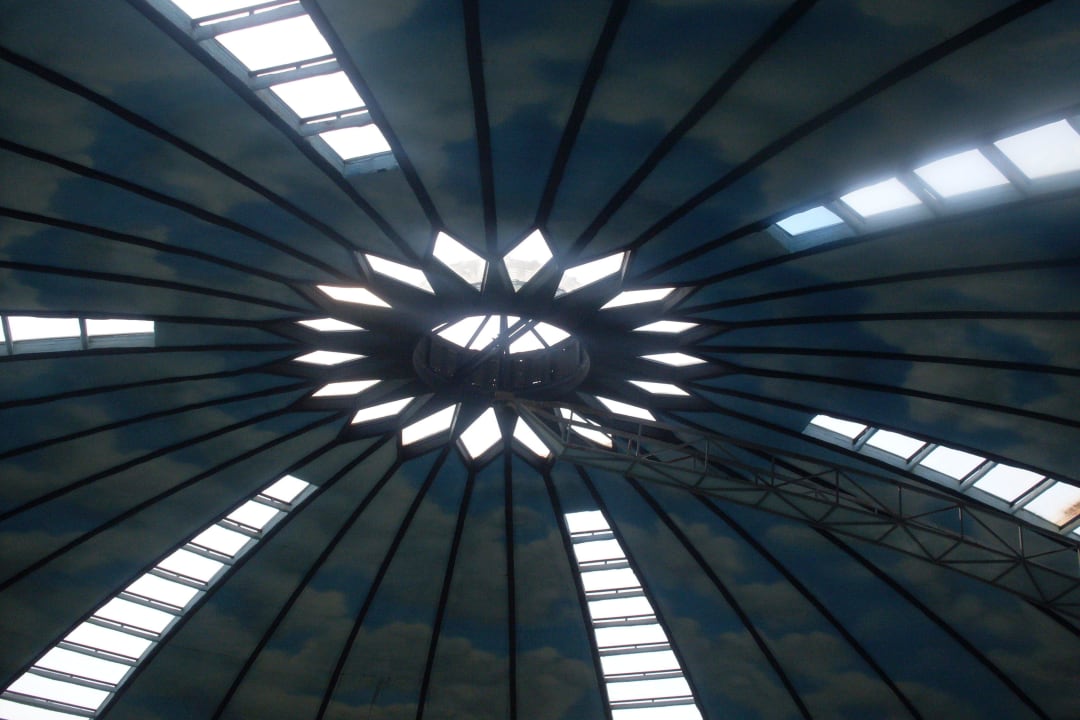 Das Dach des Hallenbades ROBINSON NOBILIS