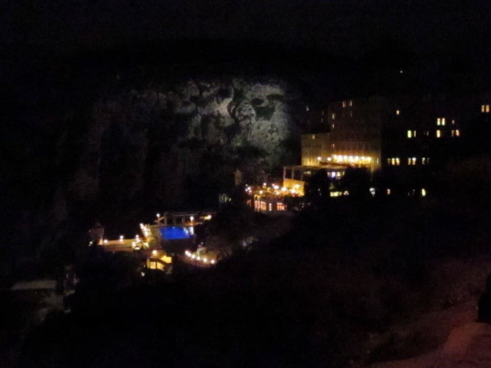 Blick vom Hügel aus auf Hotelanlage Ladonia Hotels Adakule