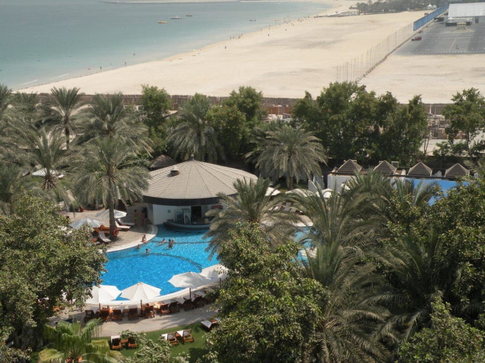Blick vom Balkon auf das Pool Sheraton Jumeirah Beach Resort