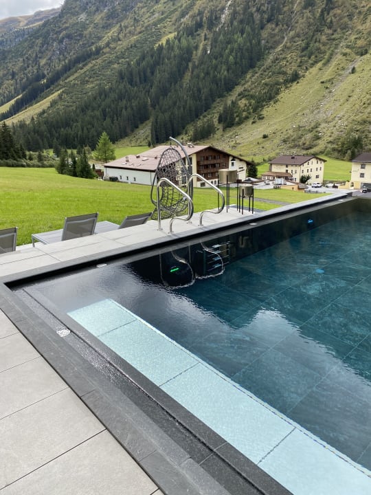 Pool Alpine Resort Sportalm