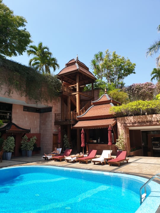 Pool The Landmark Bangkok