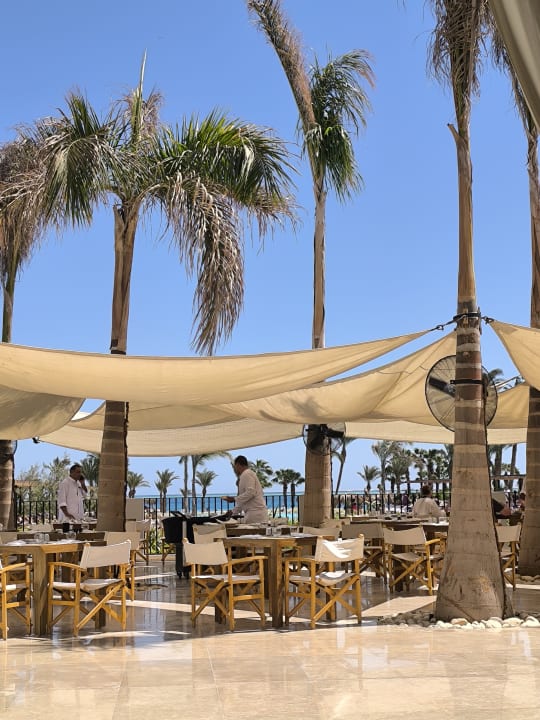 Gastro Serry Beach Resort