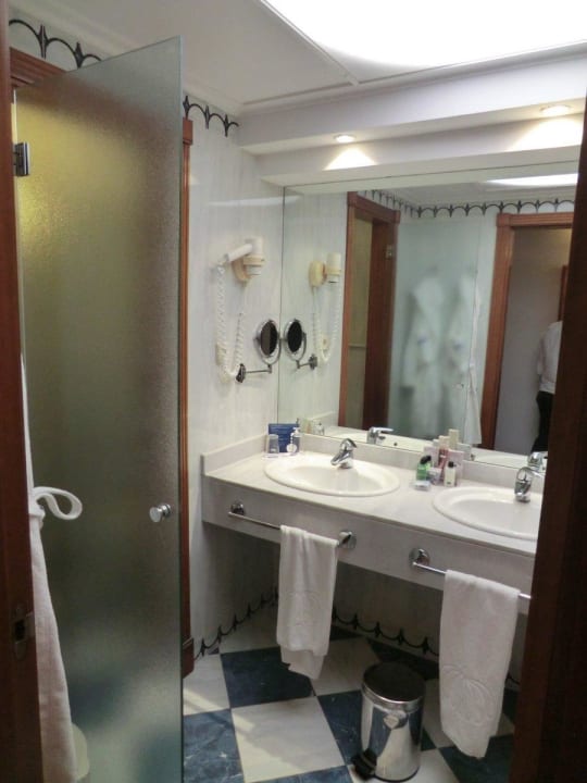 Bad, links der separate WC-Bereich H10 Playa Meloneras Horizons Collection
