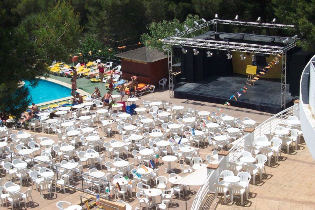 Blick auf die Showbühne Iberostar Waves Club Cala Barca