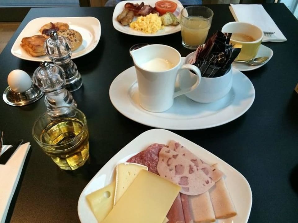Buffet breakfast 1 Radisson Hotel Zurich Airport