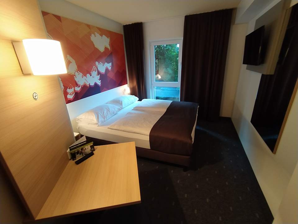 Zimmer B&B Hotel Stuttgart-Bad Cannstatt