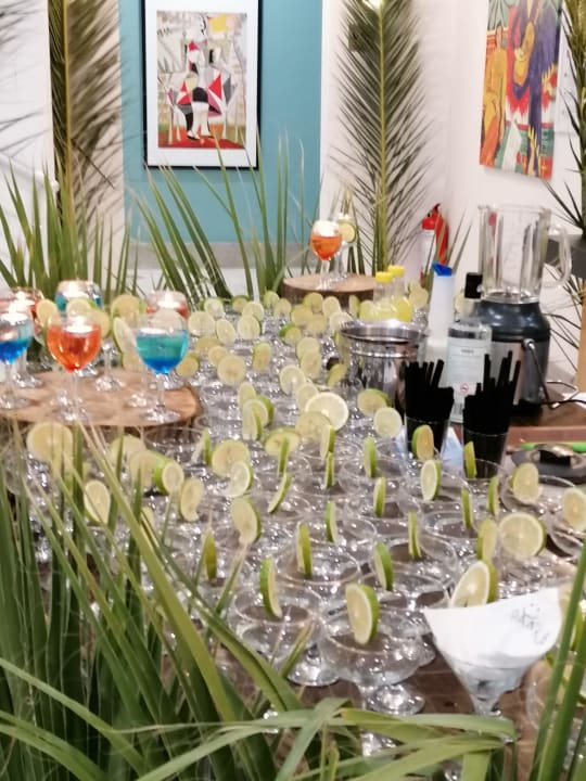 Gastro Iz Flower Side Beach Hotel