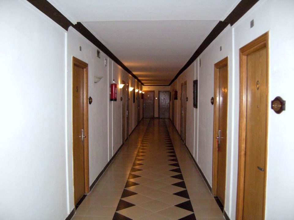 Der Gang zu unserem Zimmer Beach Albatros Resort