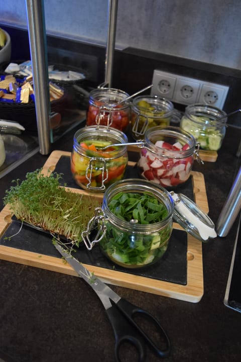 Gastro Holiday Inn - the niu, Hide Berlin Friedrichshain