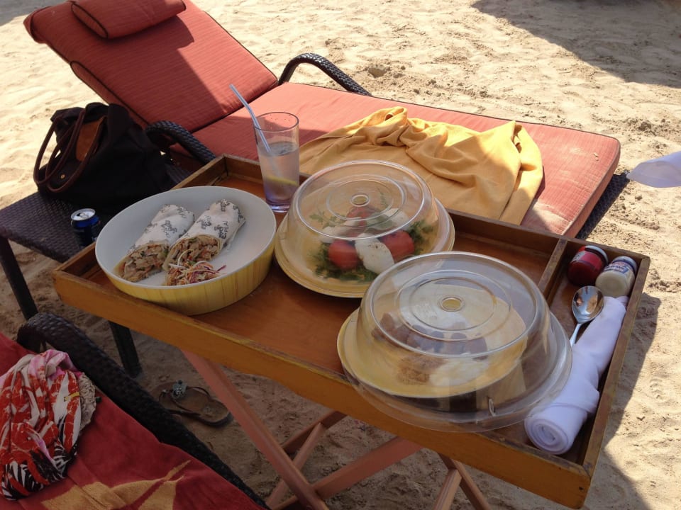 Mittagessen am Strand Jumeirah Zabeel Saray