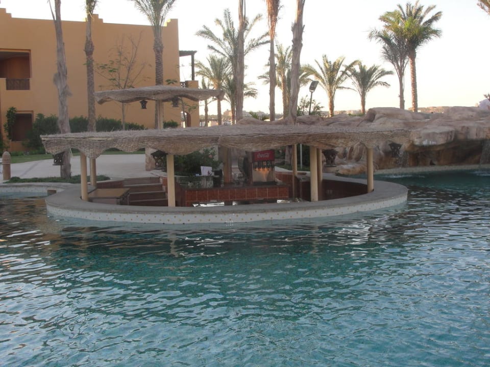 Бассейн с баром Stella Beach Resort & Spa Makadi Bay