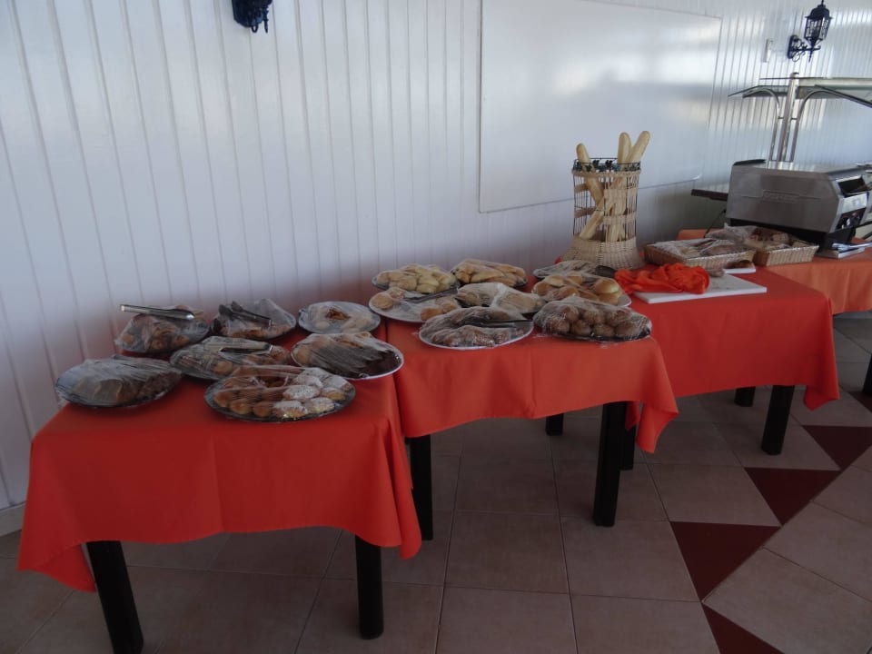 Frühstück im kleinem Fischrestaurant Desert Rose