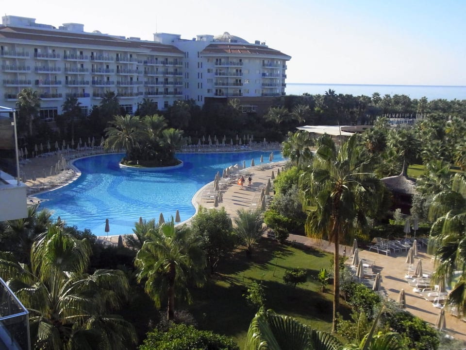 Großer Pool vom Zimmer aus Seaden Sea World Resort & Spa