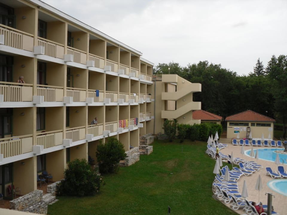 Hotelanlage von Meerseite kommend Hotel Aurora Plava Laguna