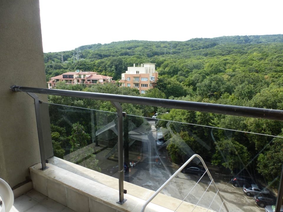 Sattes Grün, Landblick HVD Viva Club Hotel