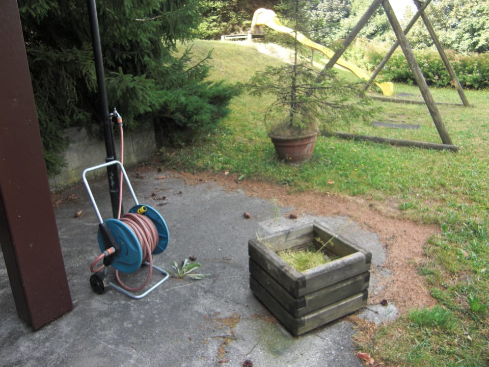 Wozu der Schlauch?Hier gießt Keiner! Hotel Sunnbichl