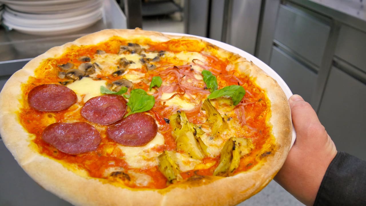 Köstliche Pizzen aus unserem Pizz Pub Hotel Kohlerhof