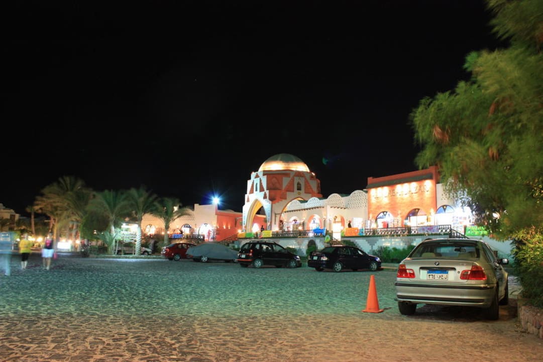 Bei Nacht Arabia Azur Resort