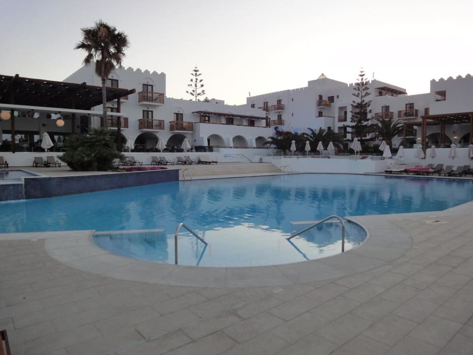 Der Hauptpool TUI BLUE Oceanis Beach and Spa Resort