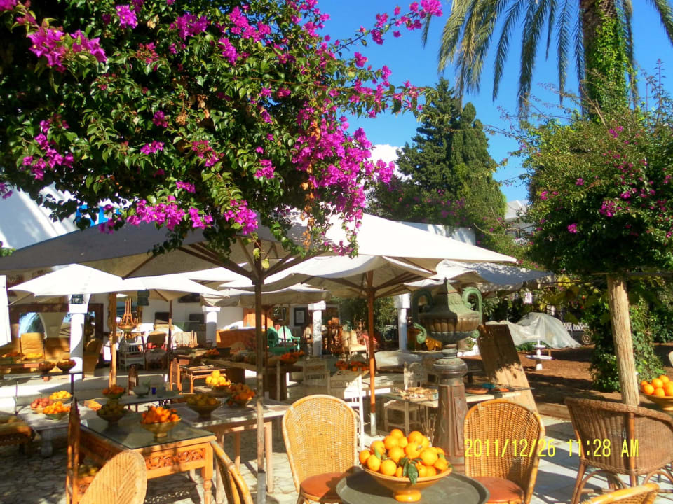 Restaurant vor Hotel Les Orangers The Orangers Beach Resort and Bungalows