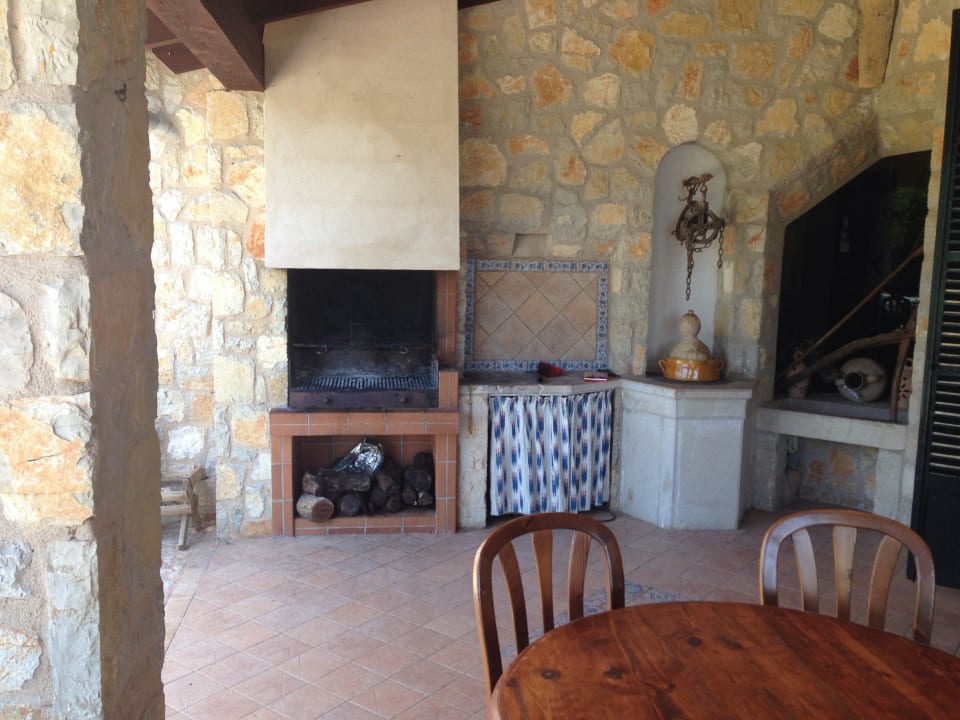 Grillecke mit Doseneinstampfanlage Finca Lloseta
