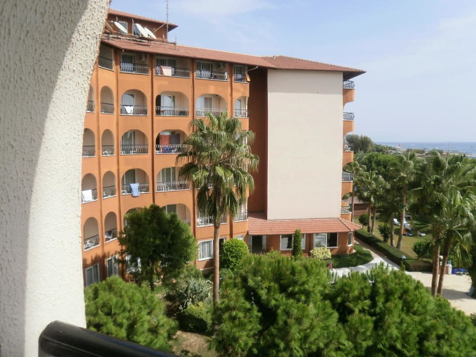 Aussicht Club Turtas Beach Hotel