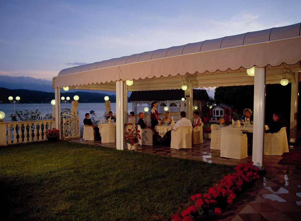 Terrasse am Abend Seehotel Porcia