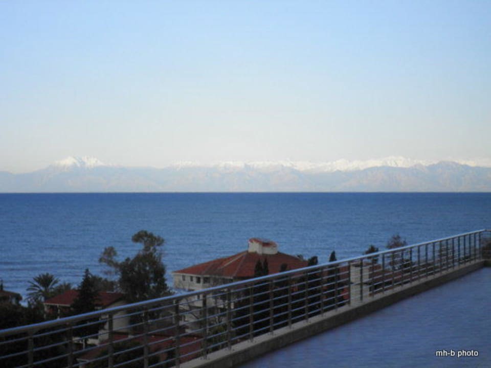 Schneebedeckte Berge bei Kemer Side Prenses Resort & Spa