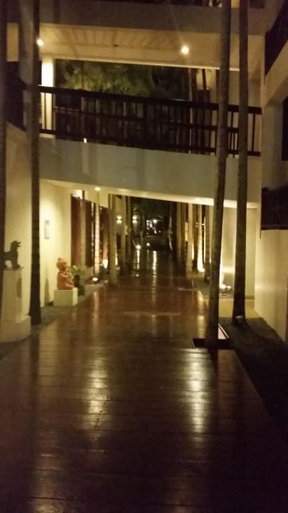 Durchgang  vom Neubau zum Pool  ursprünglichen Teil The Briza Beach Resort Khaolak