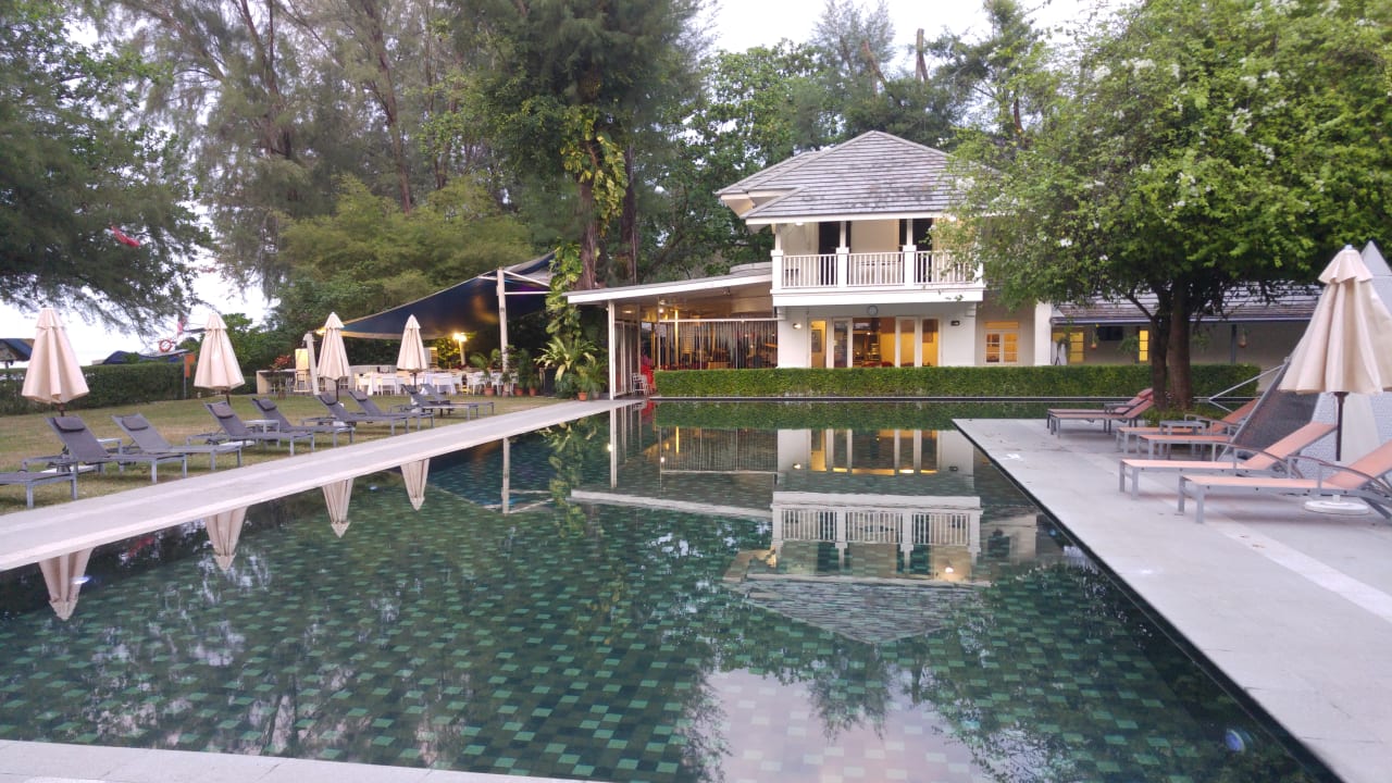 Pool Lone Pine Hotel