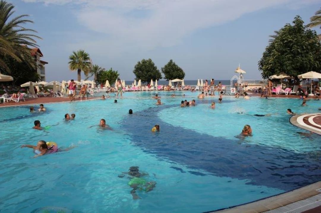 Baseny od strony morza Salamis Bay Conti Resort Hotel & Casino