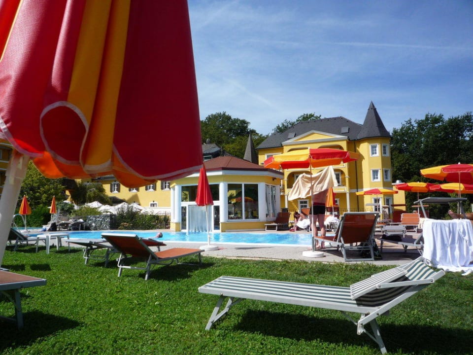 Von der Liege fotografiert Schlössl Hotel Kindl